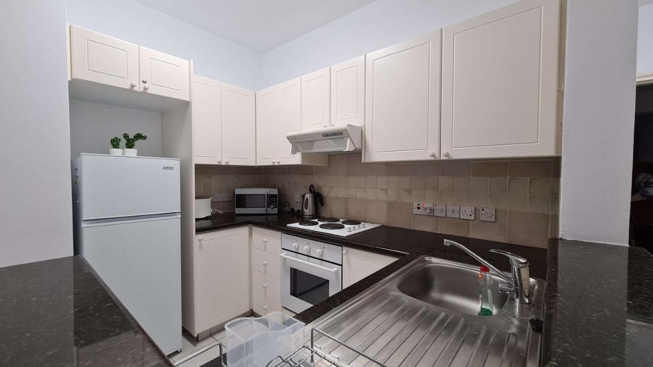 Sunny Limnaria Gardens 2 Bedroom Apartment Πάφος Εξωτερικό φωτογραφία